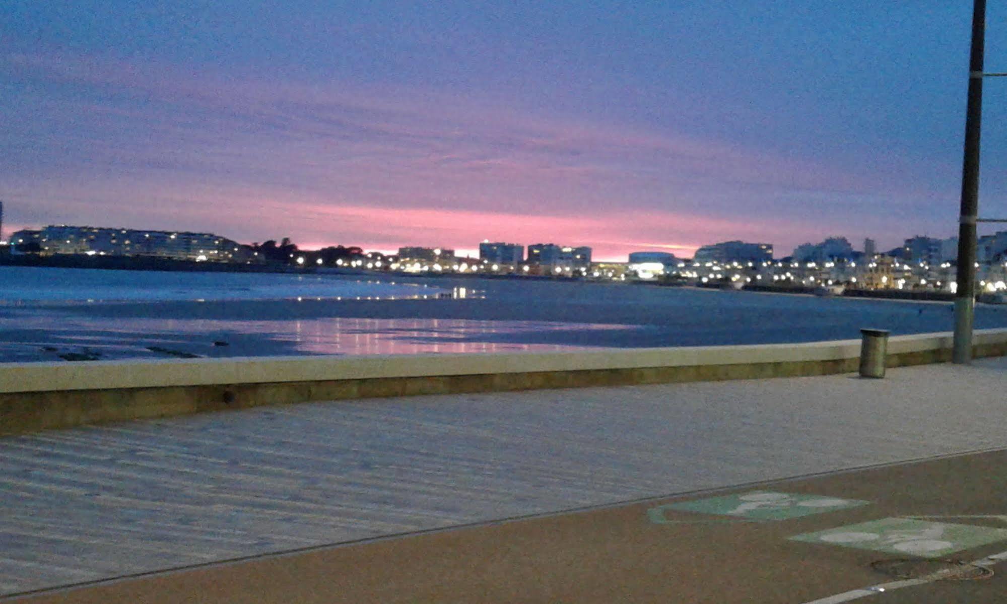 Hotel & Cantine De La Plage Les Sables-dʼOlonne Kültér fotó